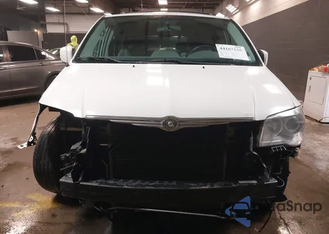 2008 Chrysler Town & Country Touring z USA, uszkodzony, nr VIN 2A8HR54P38R817616